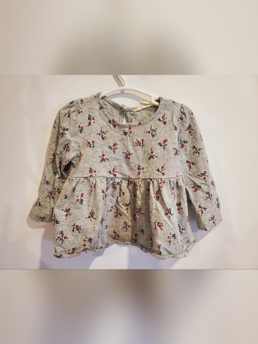 GAP Heather Gray Long-Sleeve Floral Peplum Top